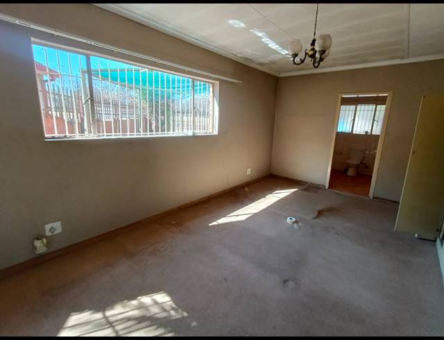 1 BEDROOM FLAT TO LET IN FLORA GARDENS